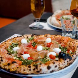 Im l'autentico gibt es original neapolitanische Pizzen